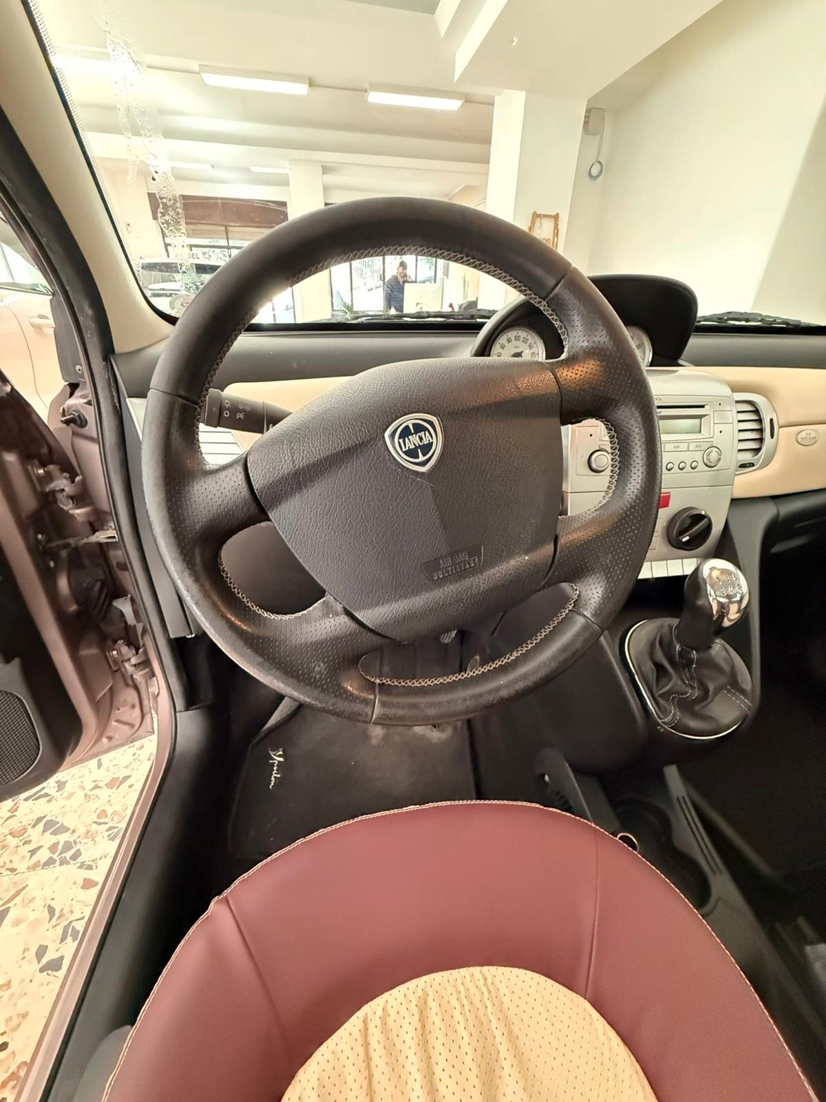 Lancia Ypsilon 1.3 MJT 90 CV Platino