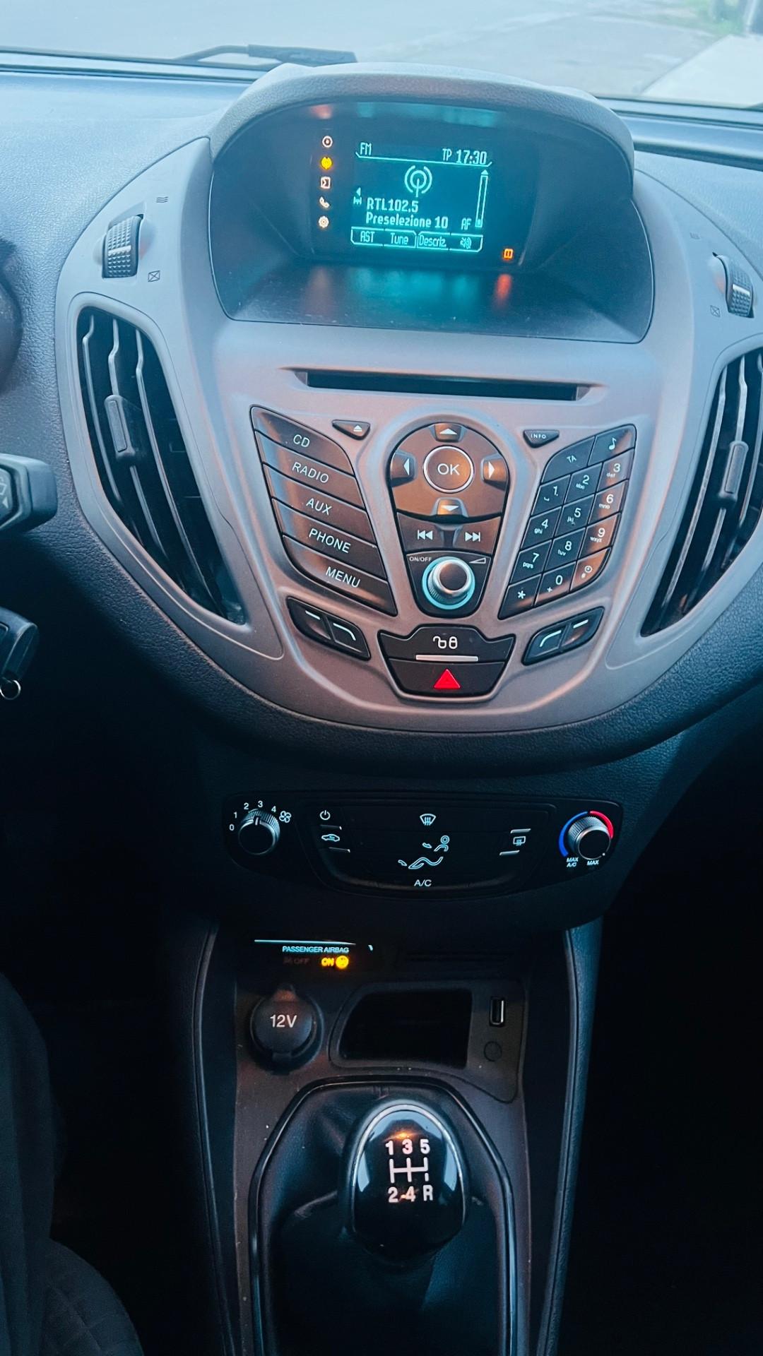 Ford Tourneo Courier 1.5 TDCI 95 CV Titanium