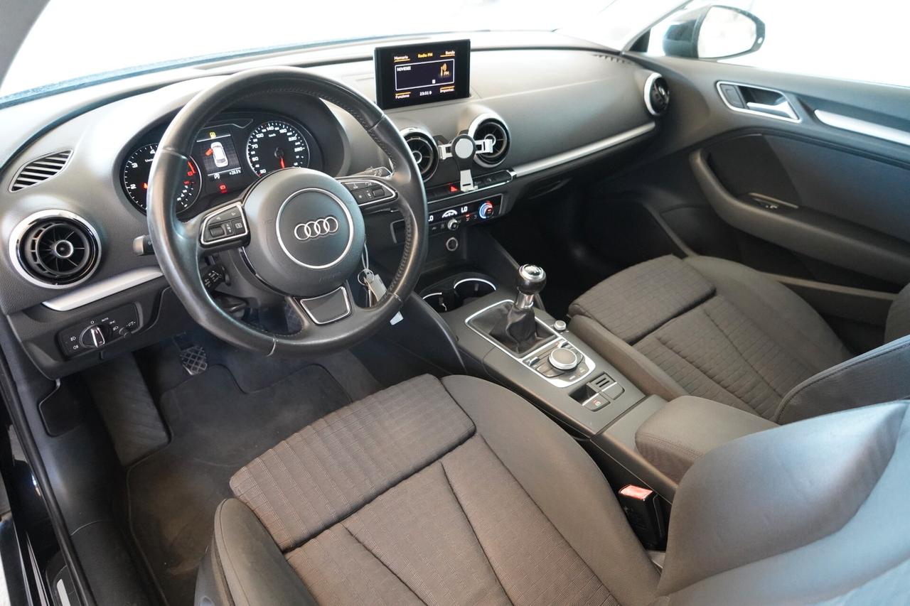 Audi A3 1.6 TDI 105 Cv Attraction