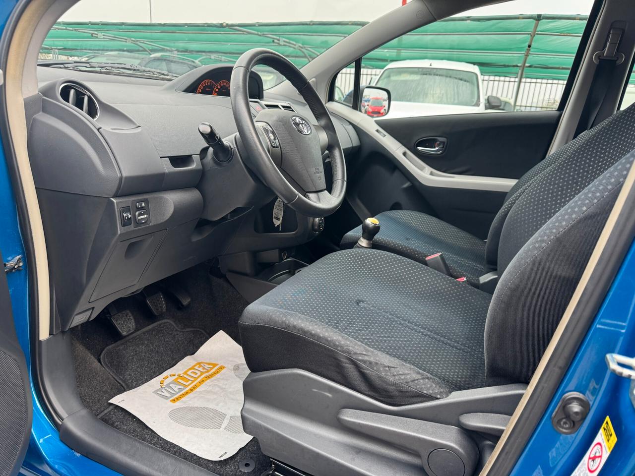 Toyota Yaris 1.0 5 porte Sol