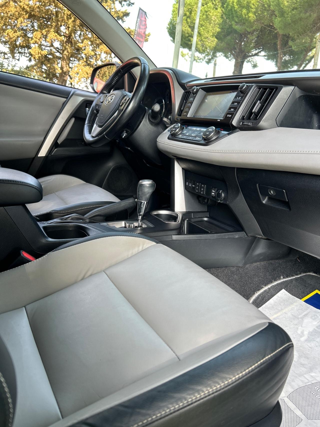 Toyota RAV4 2.5 Hybrid 2WD*NAVI*PELLE*RETROCAMERA*