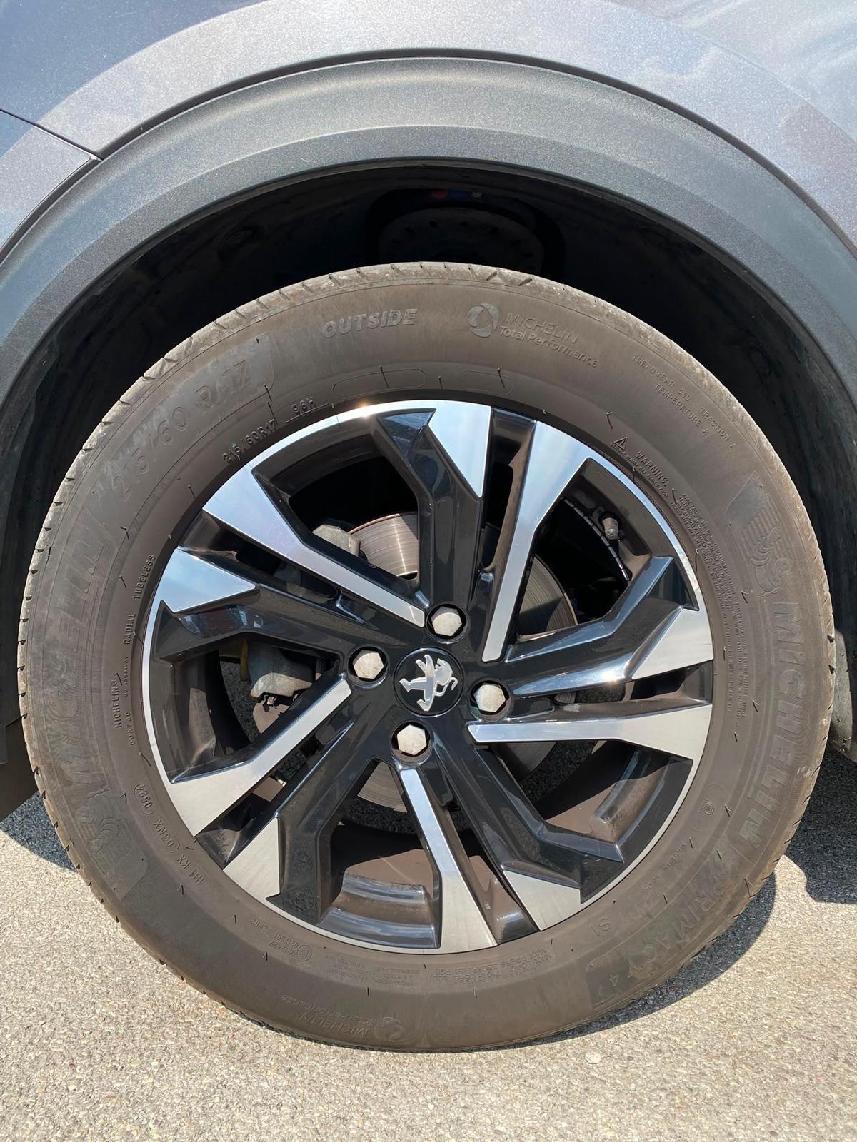 Peugeot 2008 PureTech 100 S&S Allure Navi Pack
