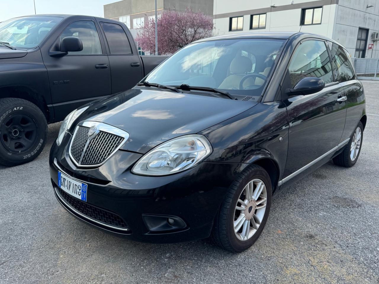 Lancia Ypsilon 1.4 NEOPAT. LEGGERE BENE