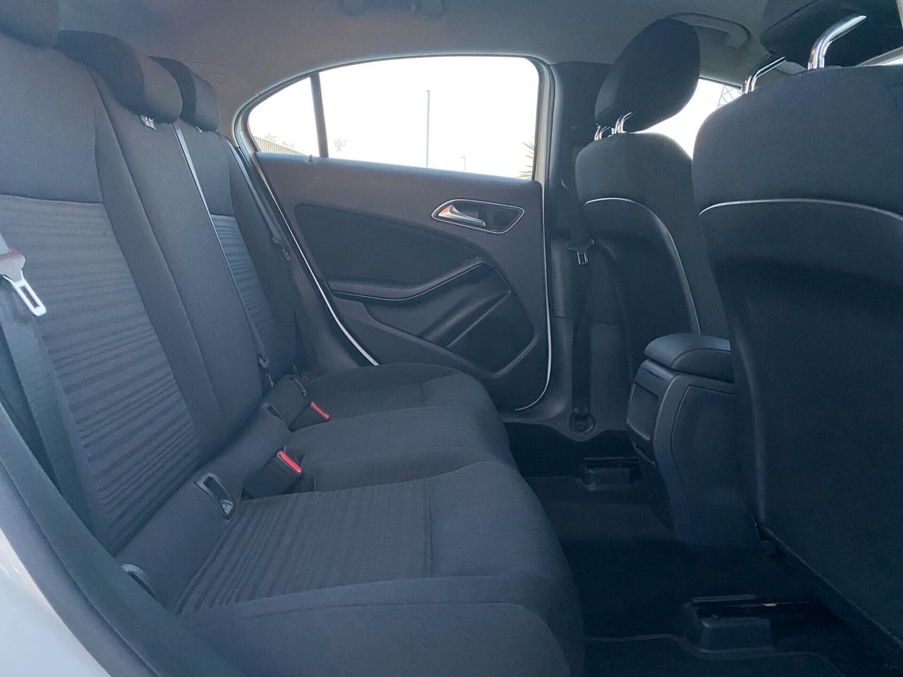 Mercedes-benz A 180 Business *13900Km
