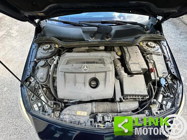 MERCEDES-BENZ A 180 d Automatic Premium