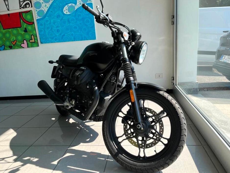 Moto Guzzi V7 III Stone 750 51 CV
