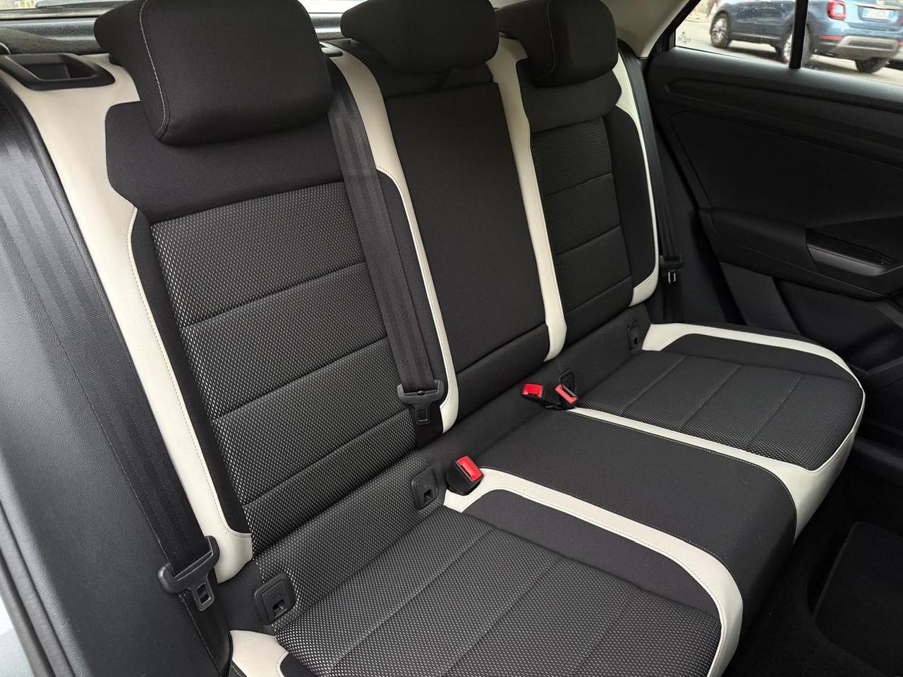 Volkswagen T-Roc 1.5 TSI STYLE 150 CV #5909