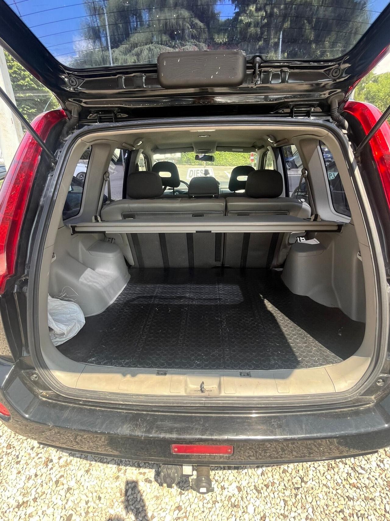 Nissan X-Trail 2.2 dCi Elegance Columbia