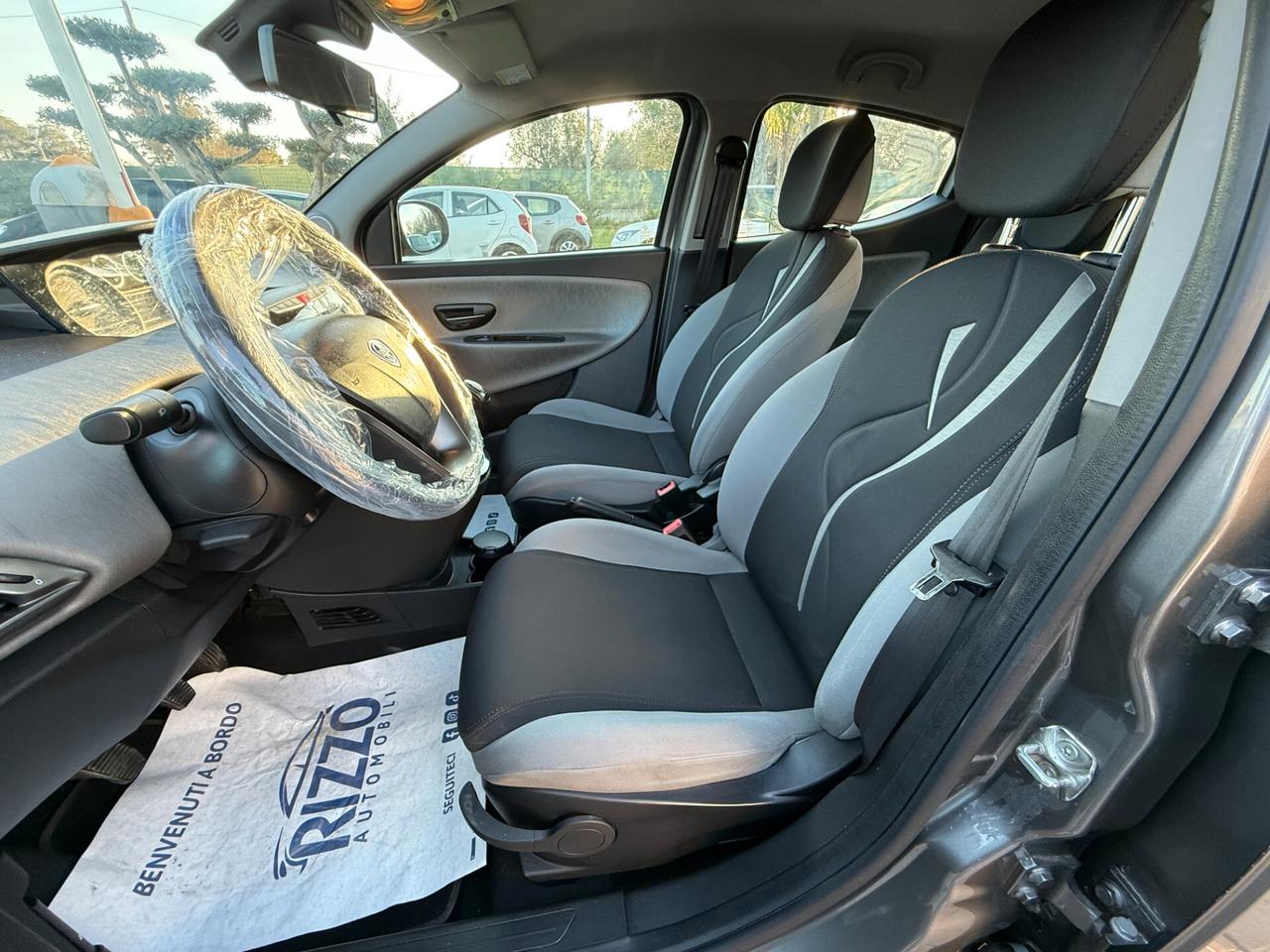 Lancia Ypsilon 1.2 69 CV 5 porte Gold