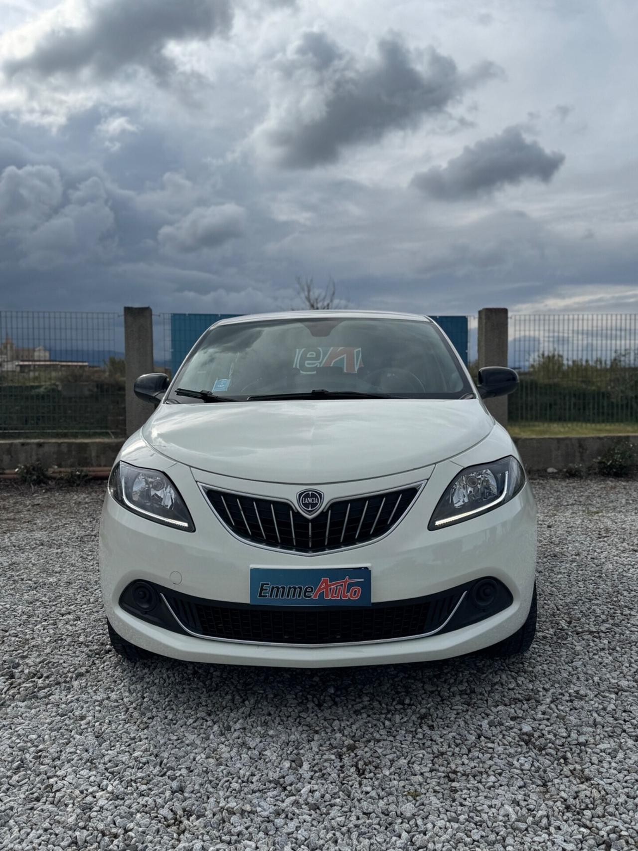 Lancia Ypsilon 1.0 FireFly 5 porte S&S Hybrid Ecochic Silver