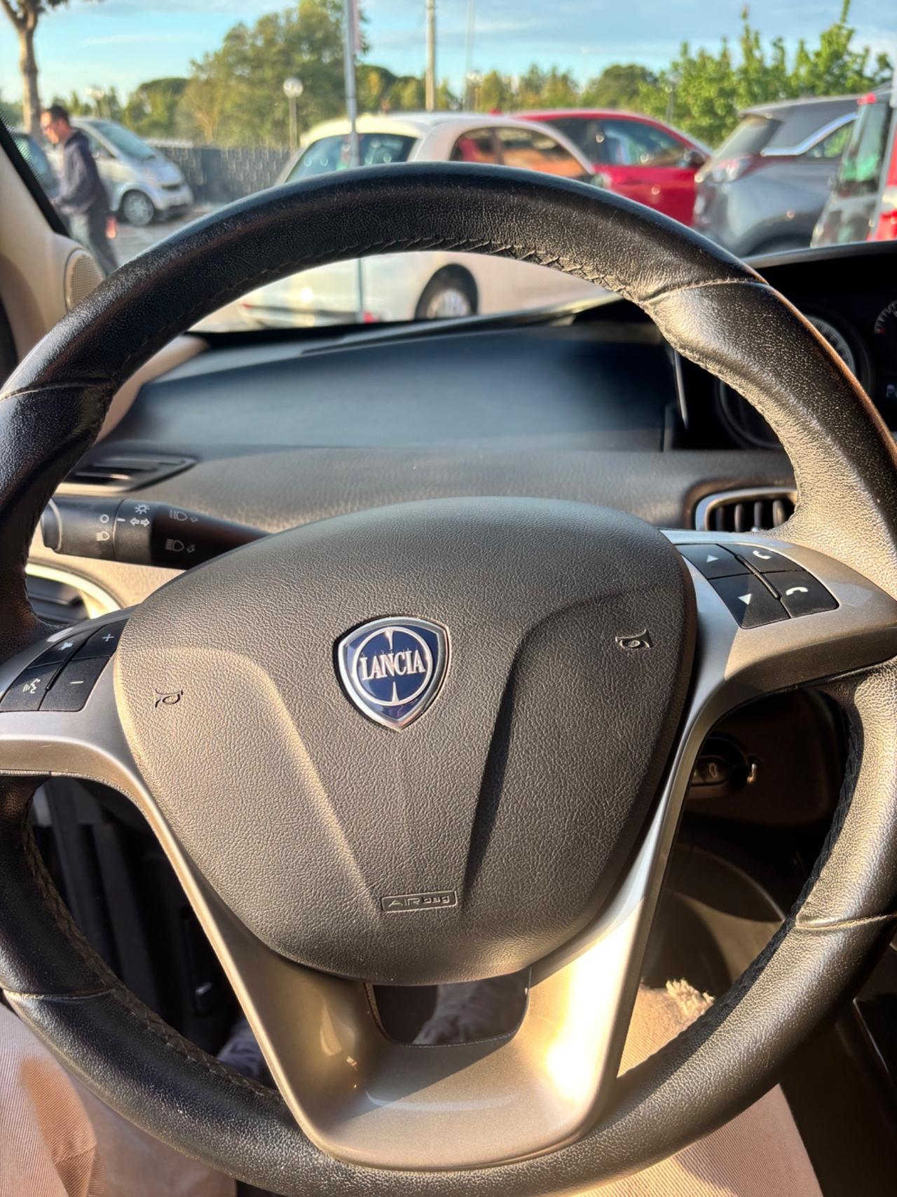 Lancia Ypsilon 1.0 FireFly 5 porte S&S Hybrid Gold Plus