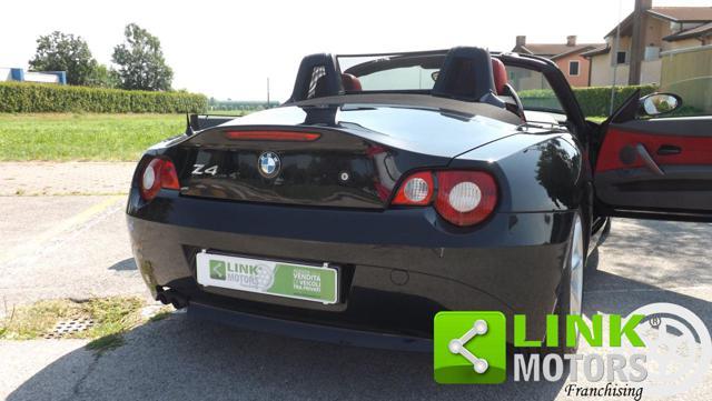 BMW Z4 ( E85 ) 2.2i roadster con interni in pelle rossa