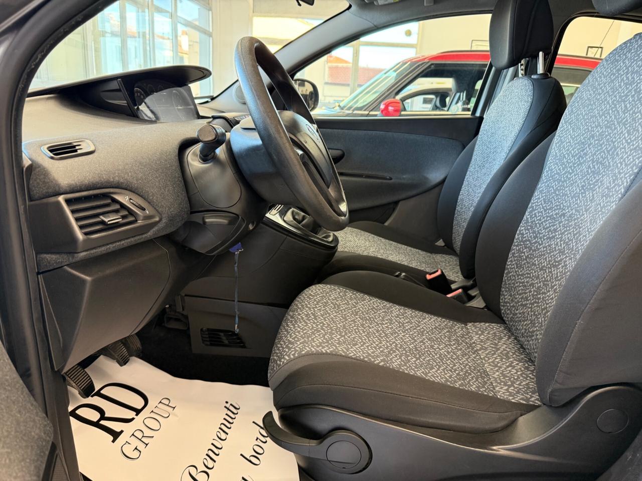 Lancia Ypsilon 1.2 69 CV 5 porte S&S Gold okneopatentati