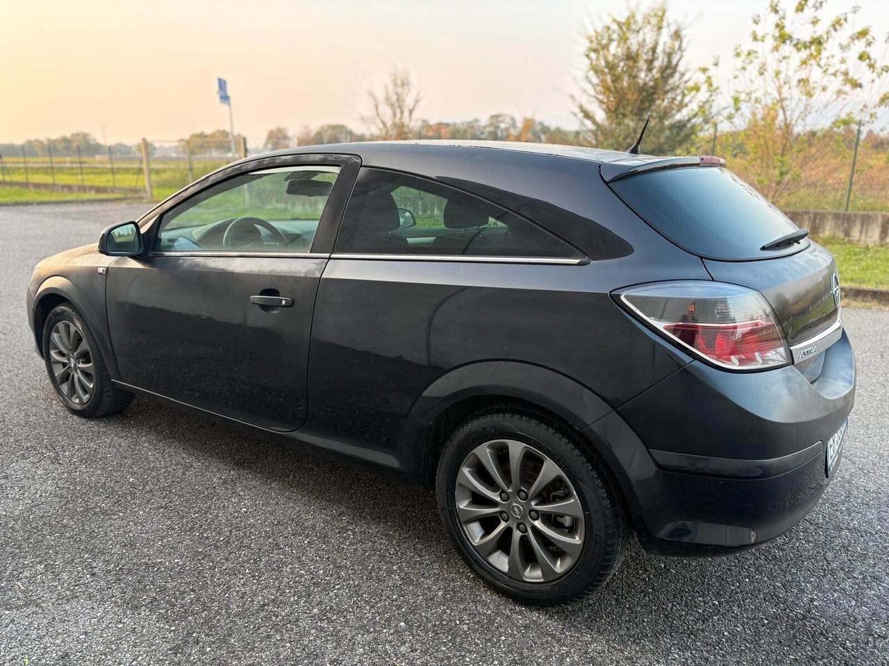 Opel Astra GTC 1.7 CDTI 110CV 3 porte