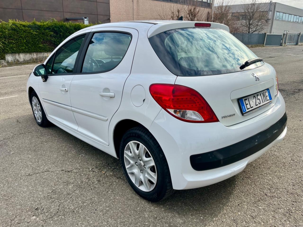 Peugeot 207 1.4hdi 2012 132.000km perfetta per neopatentati