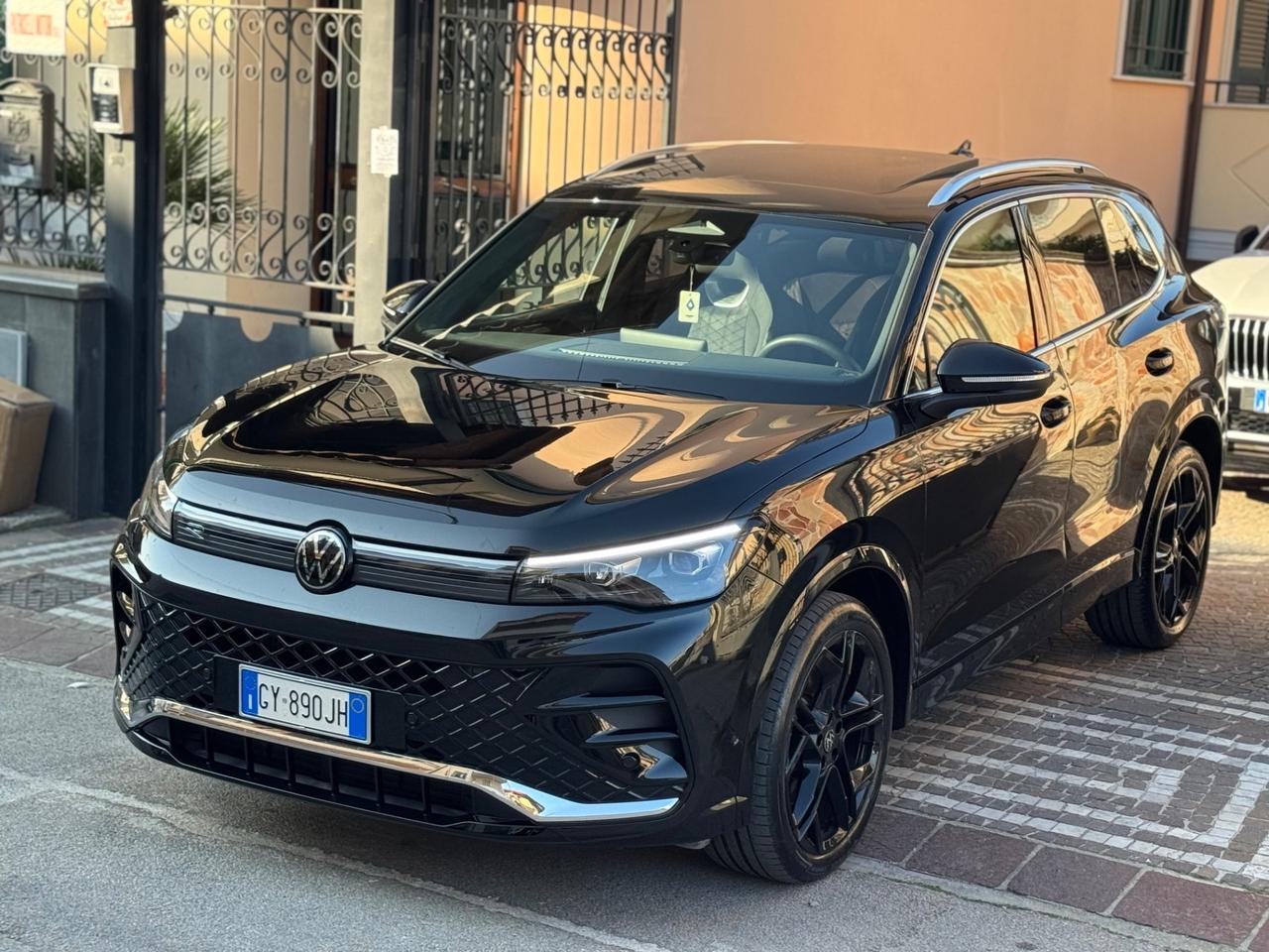 Volkswagen Tiguan 2.0 TDI 150 CV DSG R-Line TETTO IVA DEDUCIBILE