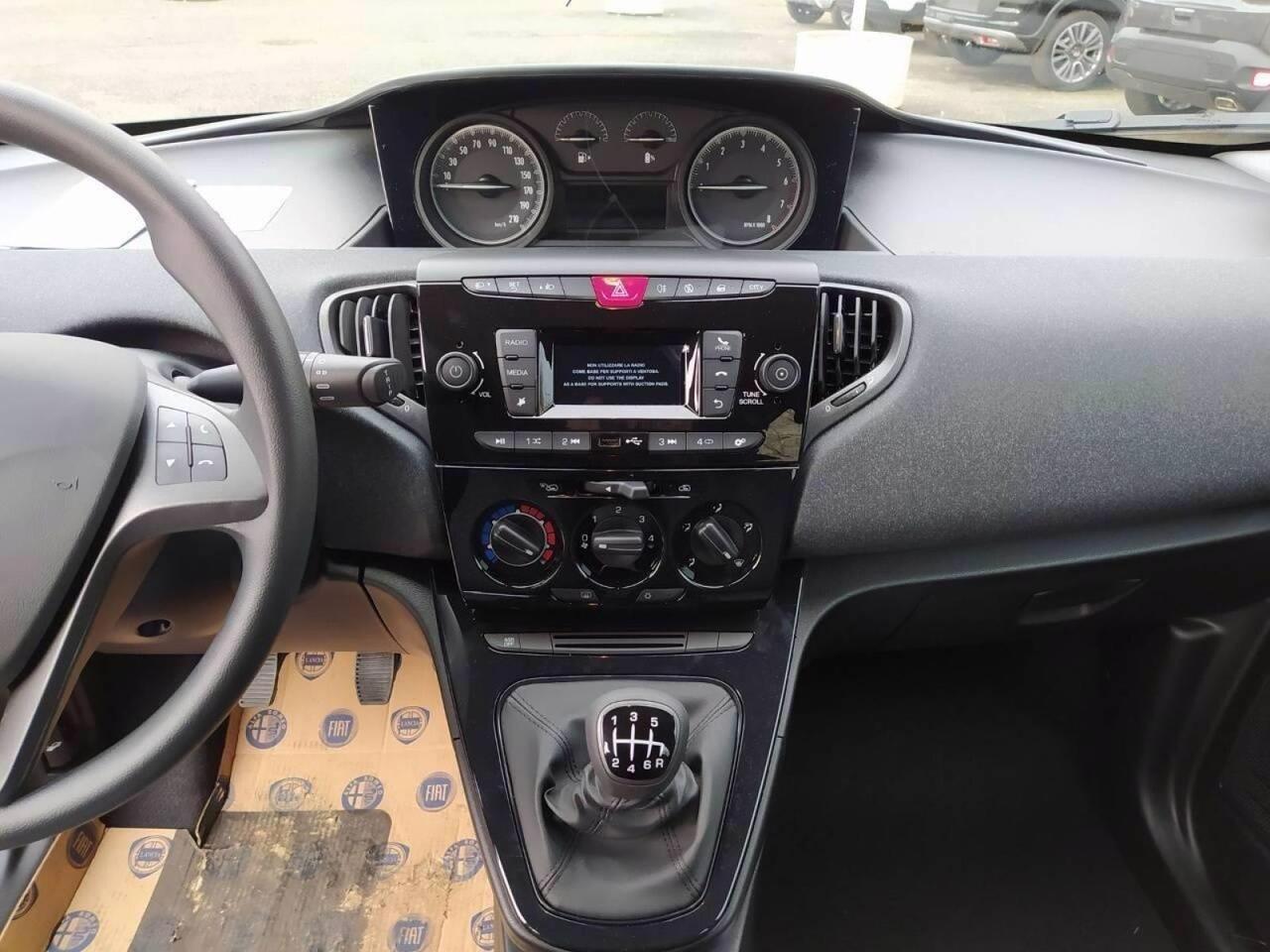 LANCIA Ypsilon III 2021 - Ypsilon 1.0 firefly hybrid Silver s&s 70c