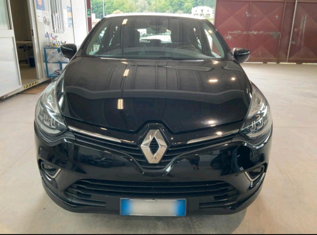 Renault Clio TCe 12V 90 CV 5 porte Moschino Zen