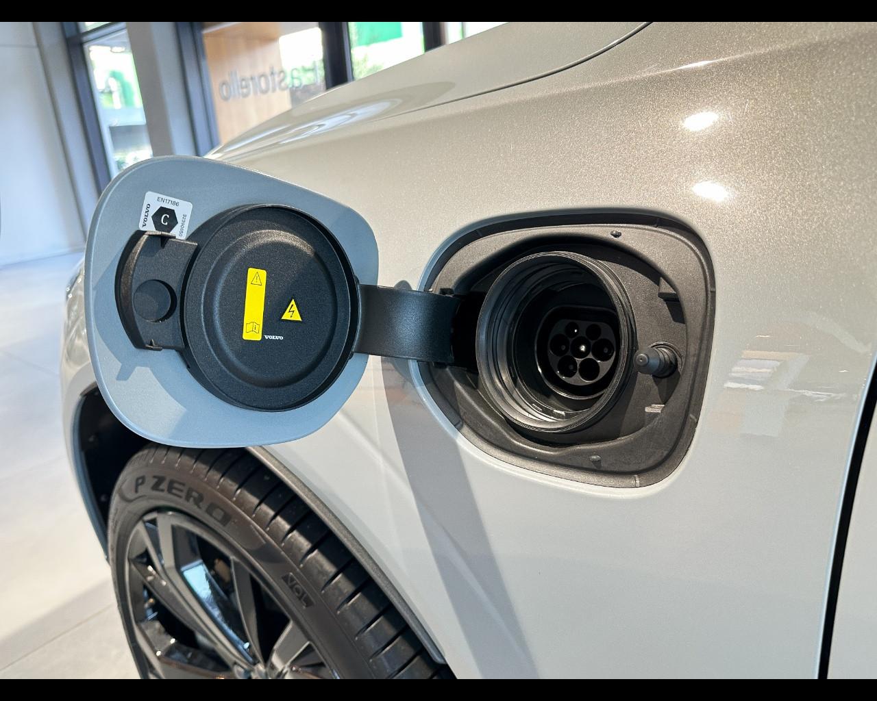 VOLVO XC60 Ultra Black Edition T6 AWD AUT