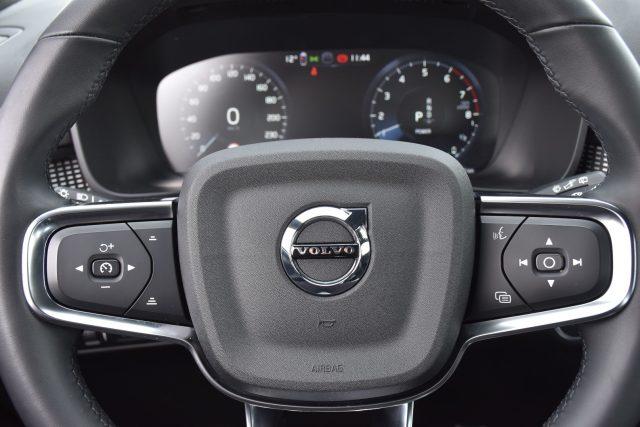 VOLVO XC40 T5 Recharge Plug-in Hybrid R-design