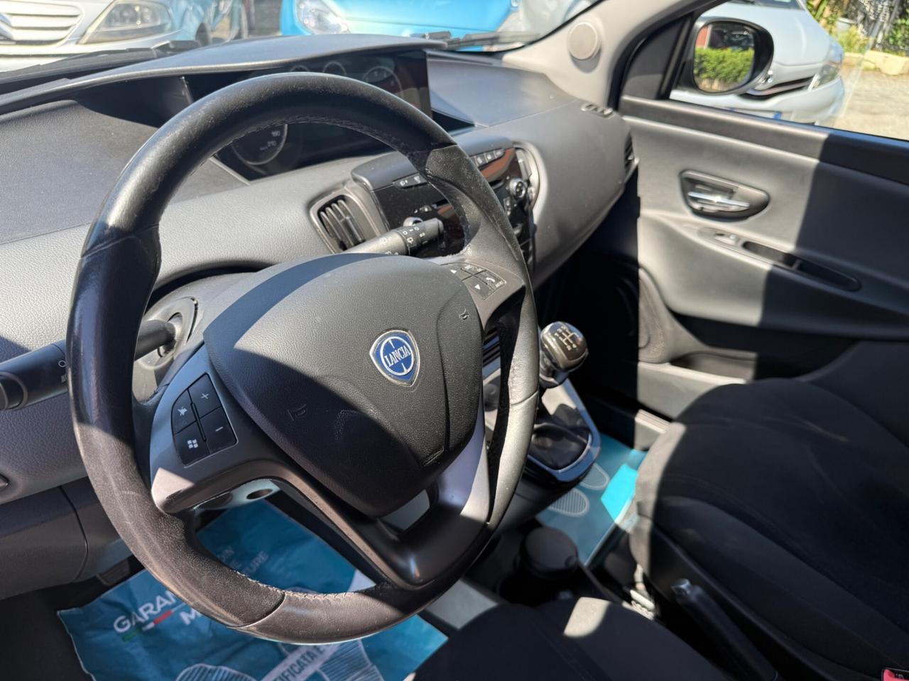 Lancia Ypsilon 0.9 TwinAir 85 CV 5 porte S&S Platinum