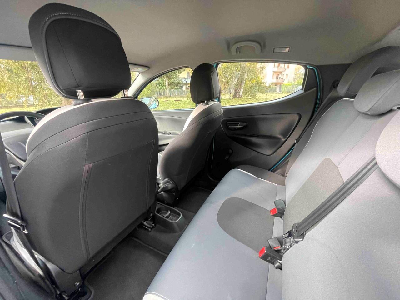 Lancia Ypsilon 1.2 69 CV 5 porte Elefantino NEOPATENTATI