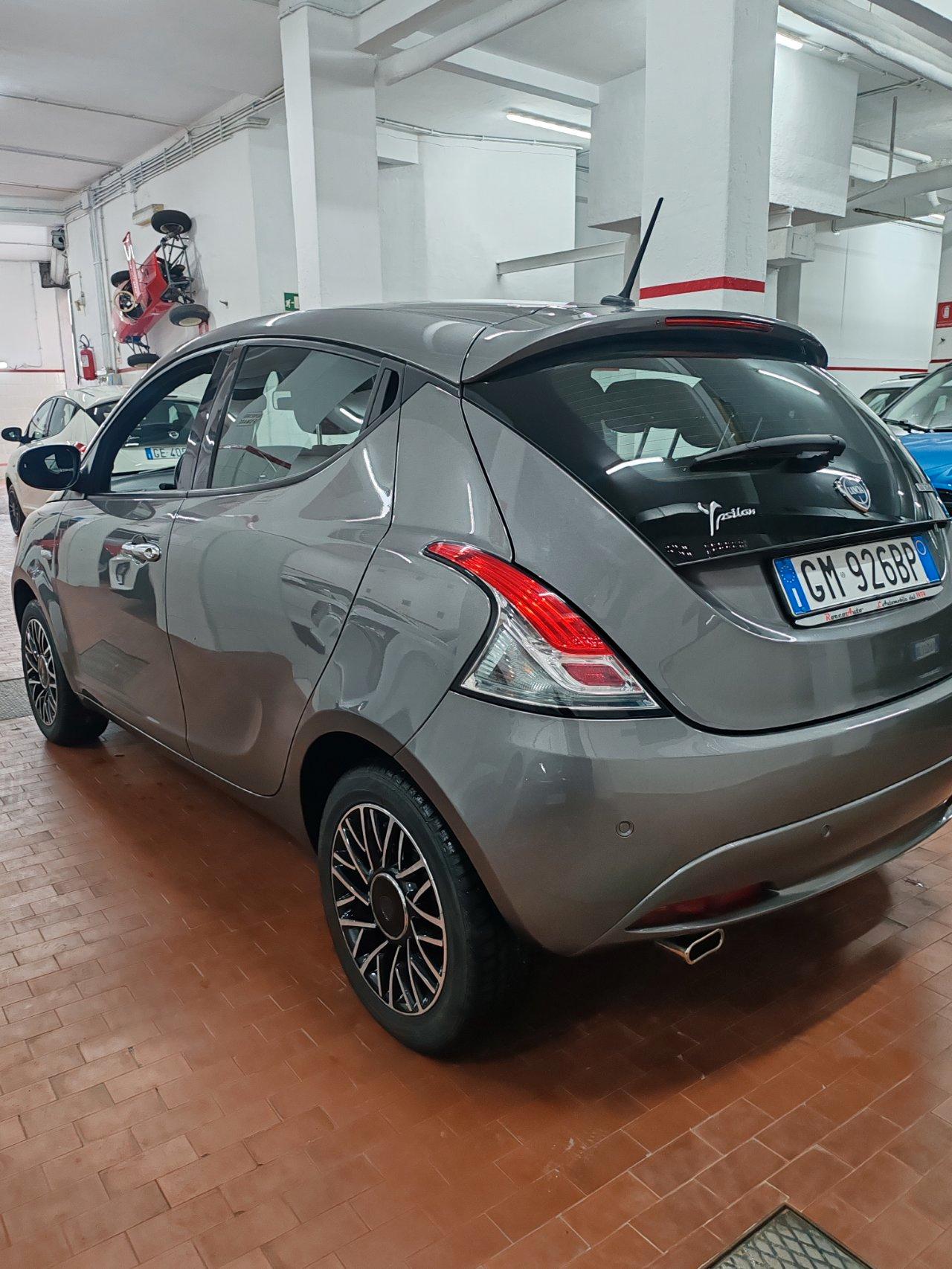 Lancia Ypsilon 1.0 Hybrid Gold 70cv 5pt CARPLAY
