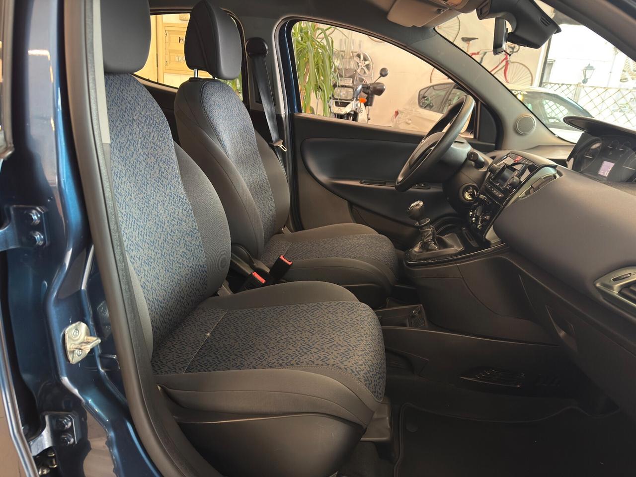 Lancia Ypsilon LANCIA YPSILON 1.0cc 69Cv Platino