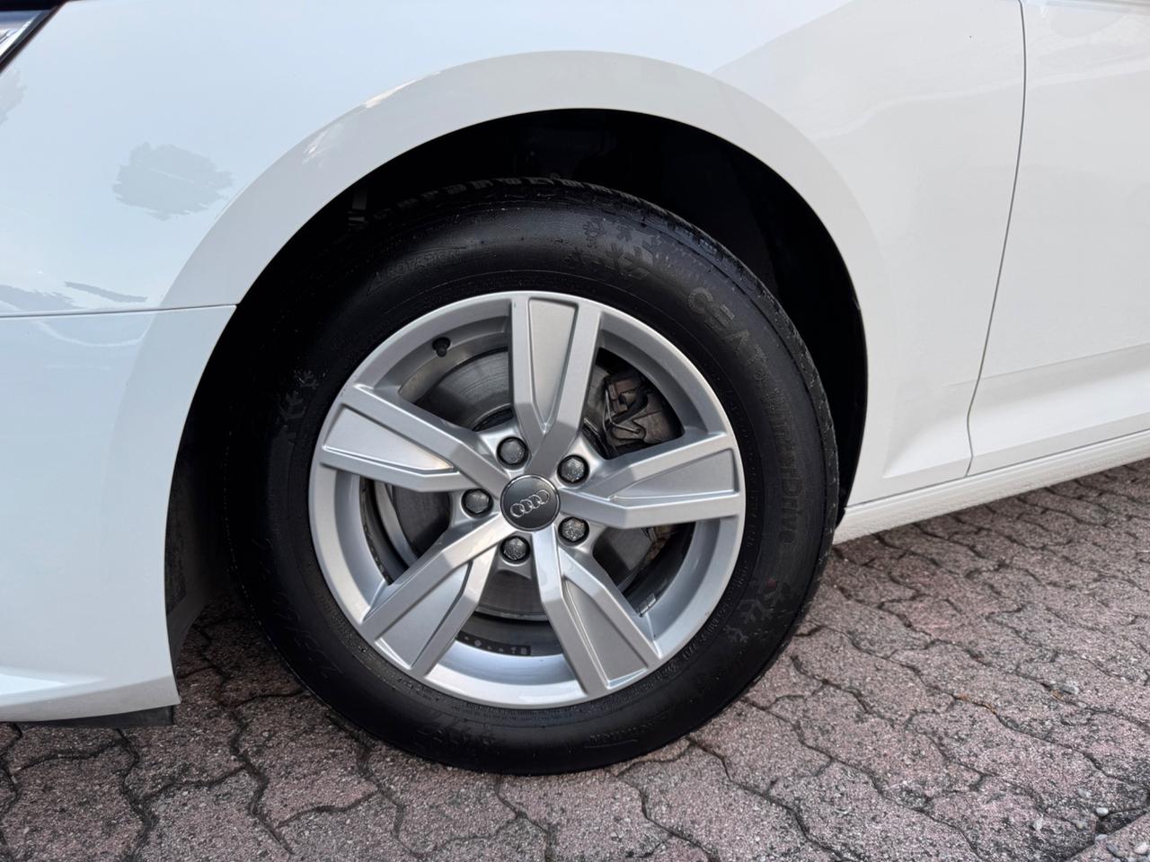 Audi A4 Avant 30 TDI S tronic Design