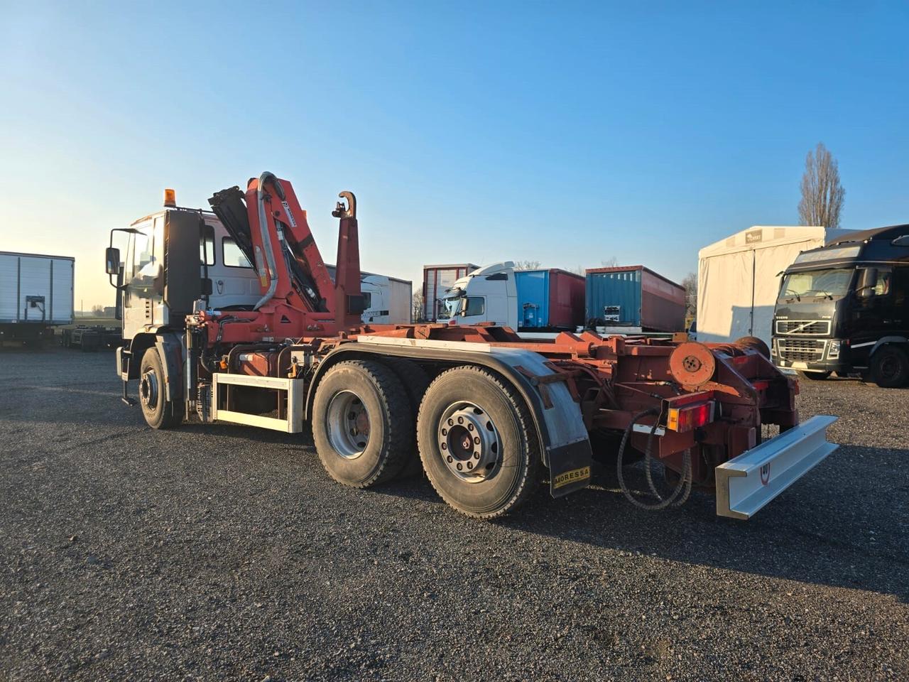 AUTOCARRO SCARRABILE MACCHINA OPERATRICE