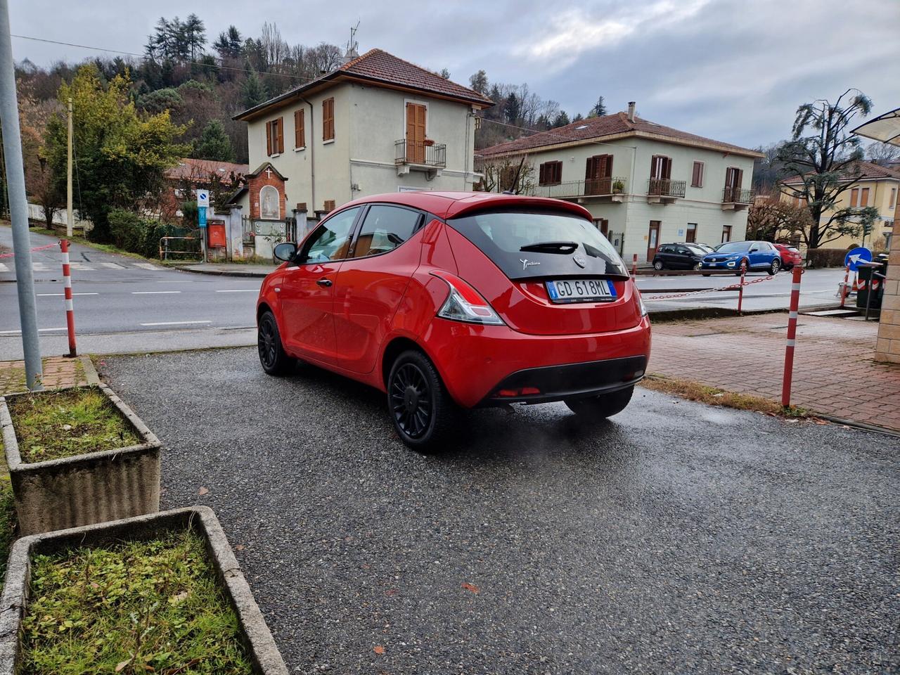 Lancia Ypsilon Hybrid 1.0 70CV "23.800 km" Bluetooth, Sensori p.