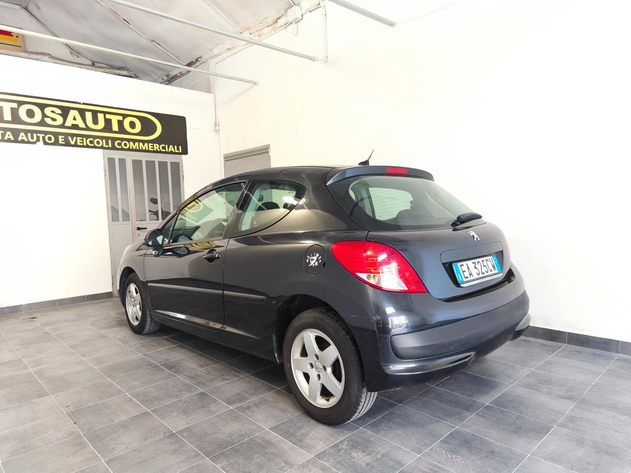 Peugeot 207 1.4 75 CV GPL
