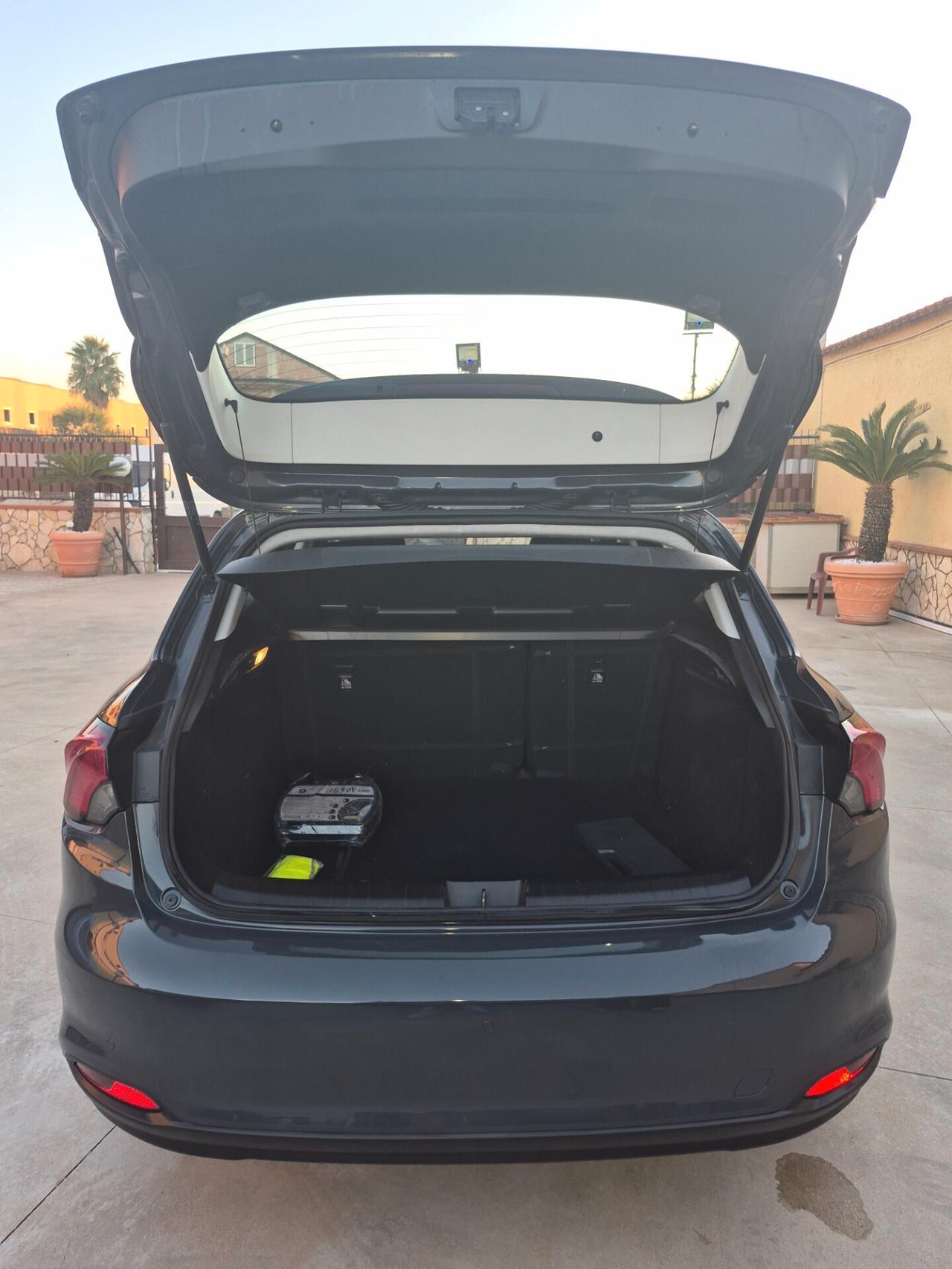 Fiat Tipo 1.4 T-JET MIRROR