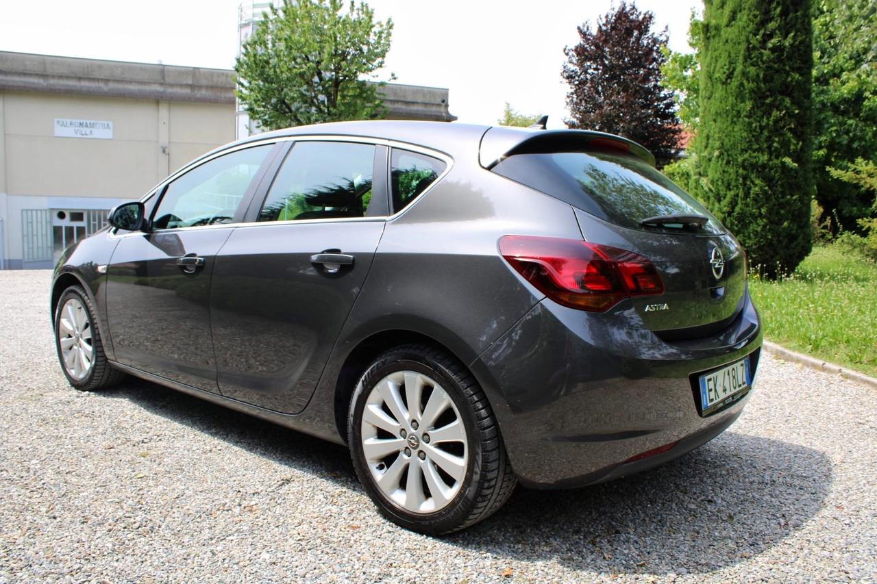Opel Astra 1.4 100CV 5 porte Cosmo