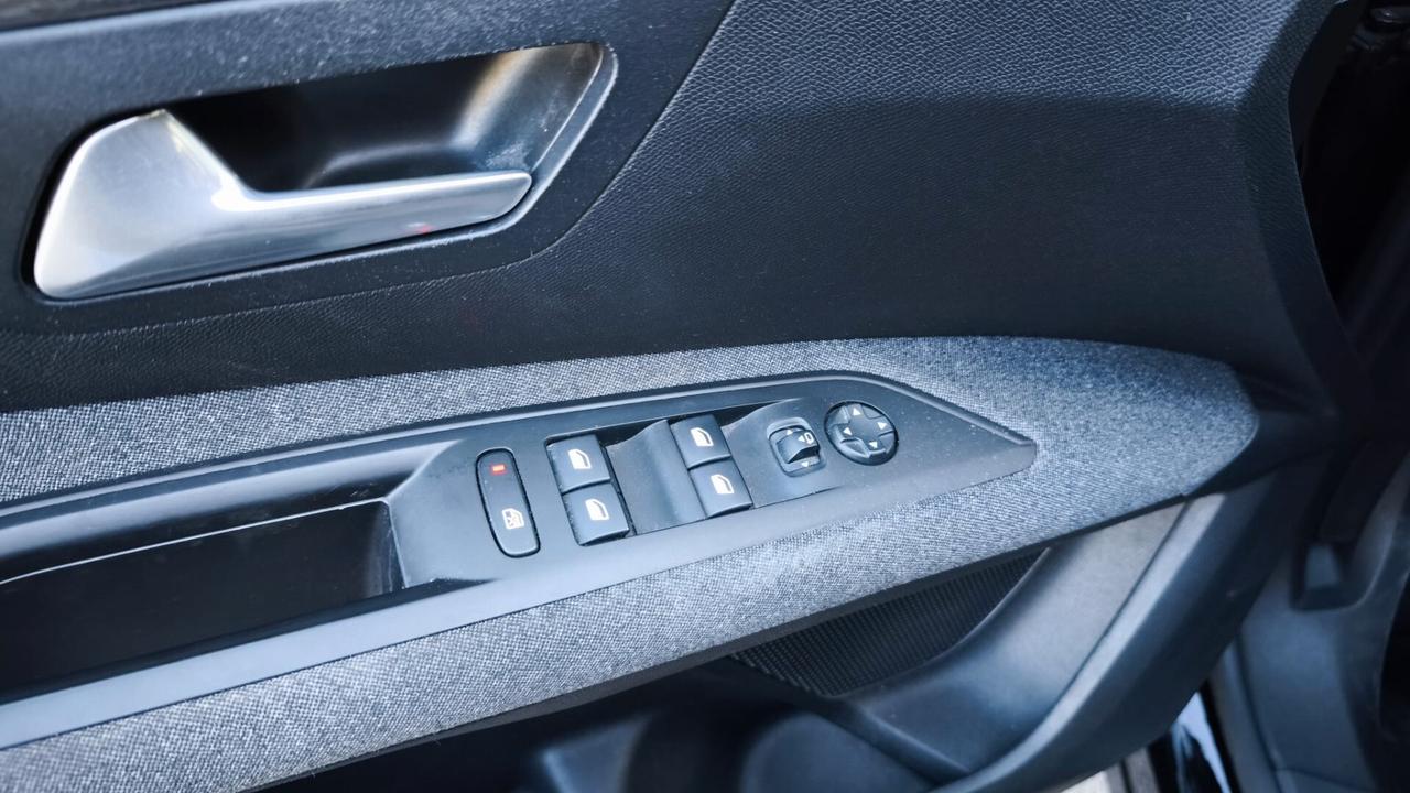 Peugeot 3008 BlueHDi 130 S&S EAT8 Active Pack