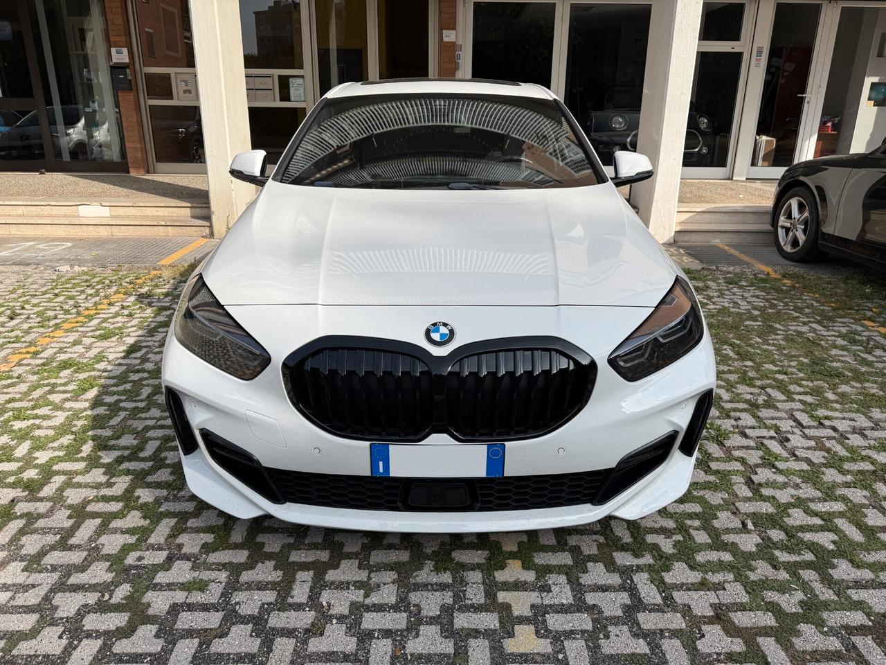 Bmw 118i M Sport Pro full optional, tetto panoramico, sedili a guscio alcantara, head up, tagliandi bmw