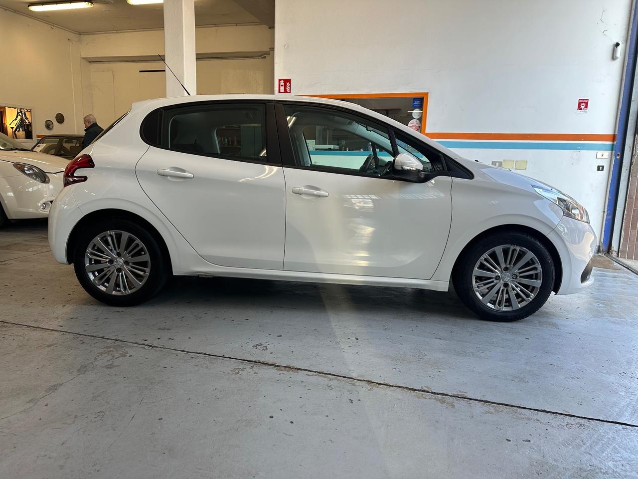 Peugeot 208 BlueHDi 75 5 porte Allure