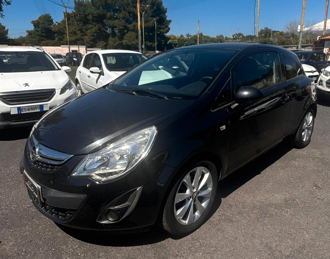 Opel Corsa 1.2 3 porte b-color