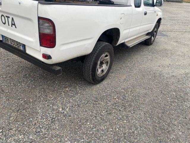 TOYOTA Hilux 2.4 TD 4WD 2/2 Extra Cab Pup. SR5