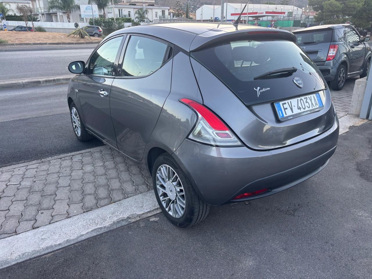 Lancia Ypsilon 1.2 69 CV 5 porte S&S Platinum