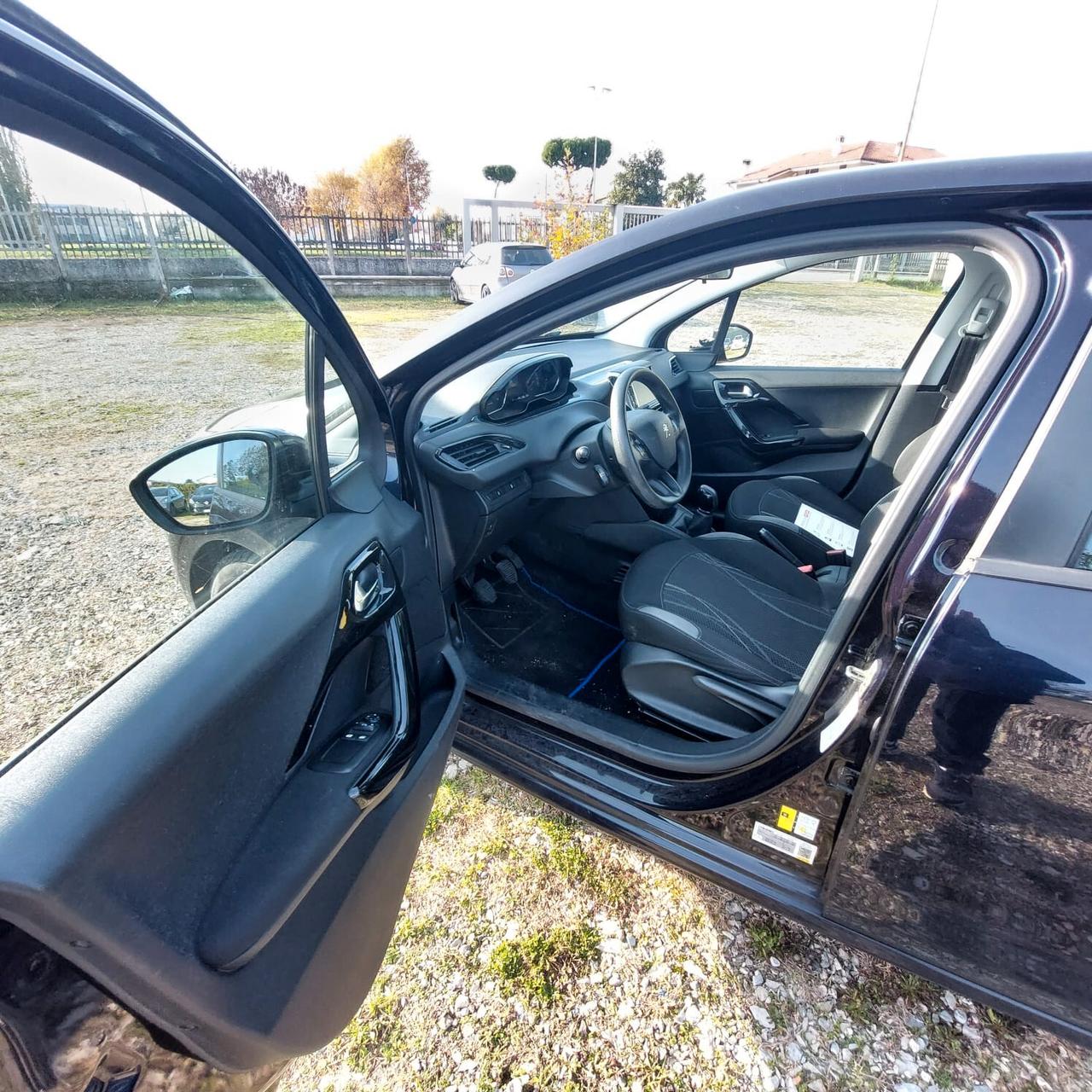 Peugeot 208 1.4 HDi 68 CV 5 porte Allure