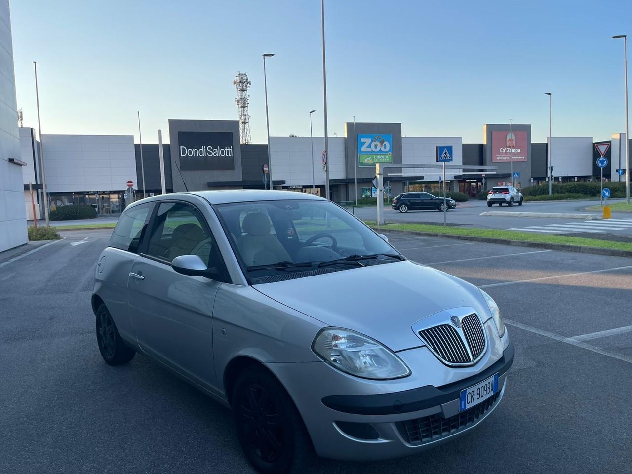 Lancia Ypsilon 1.2 16V Platino