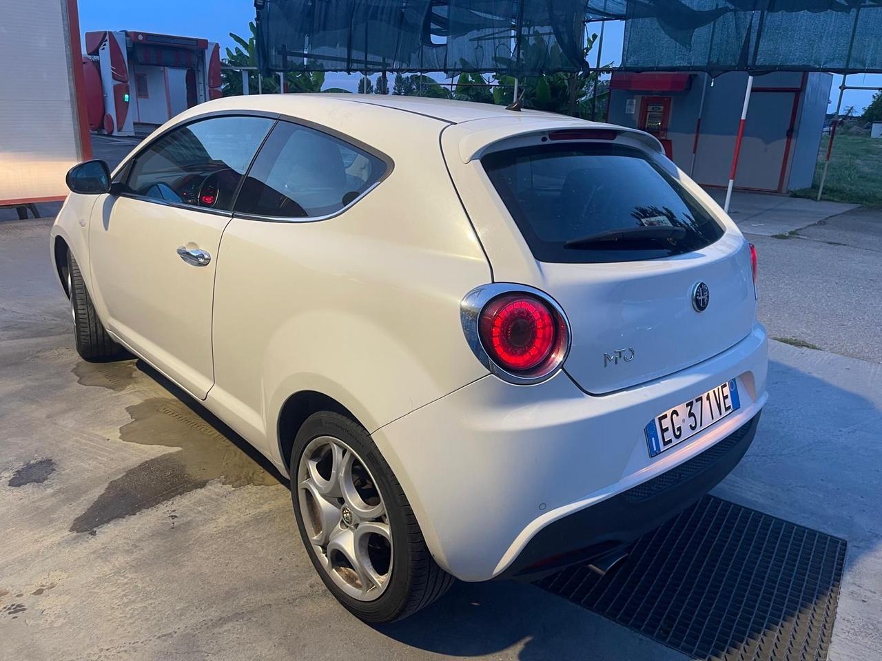 Alfa Romeo MiTo 1.6 JTDm-2 S&S Distinctive Sport Pack