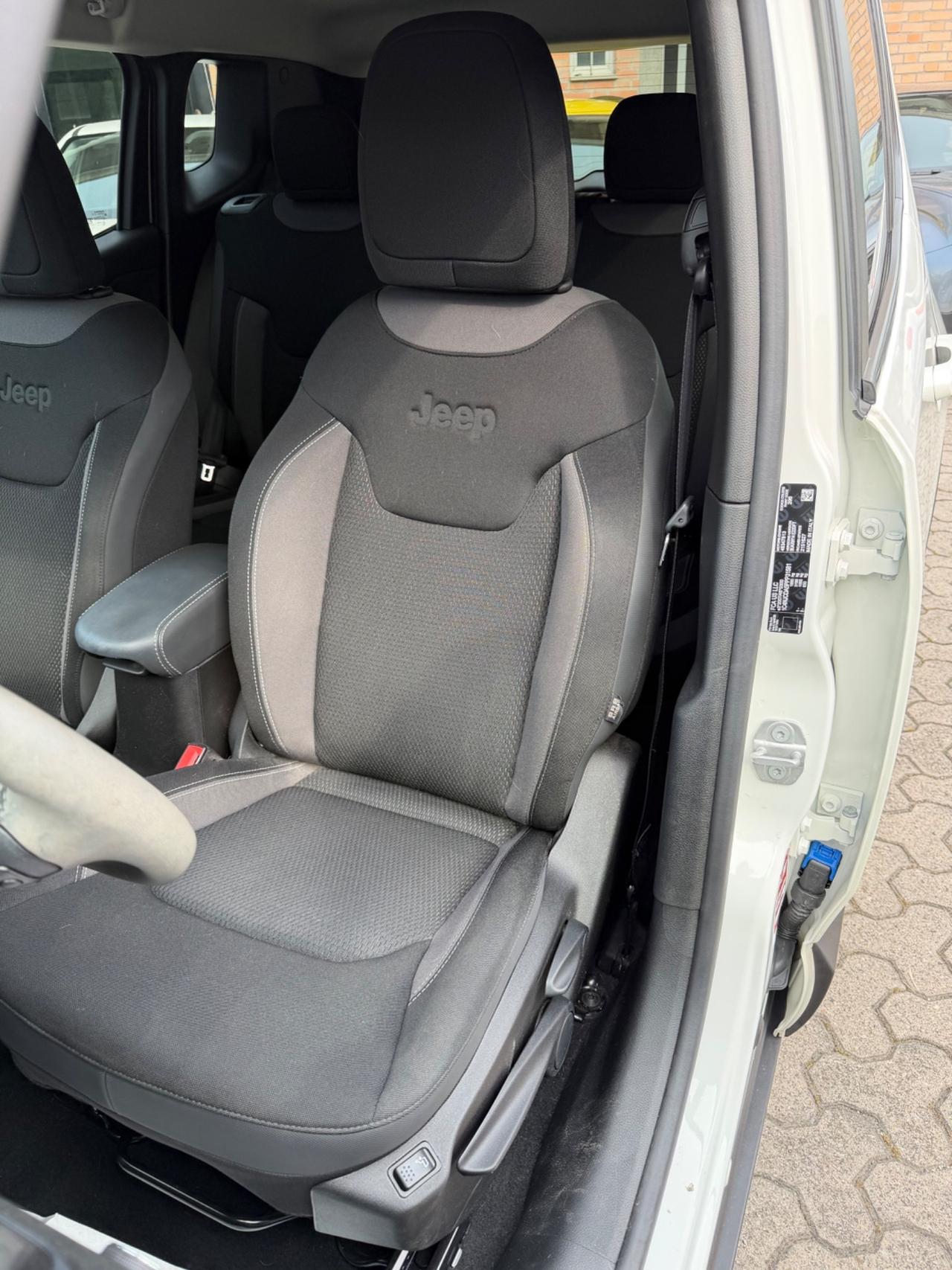 Jeep Renegade 1.5 Turbo T4 MHEV Limited FARI LED