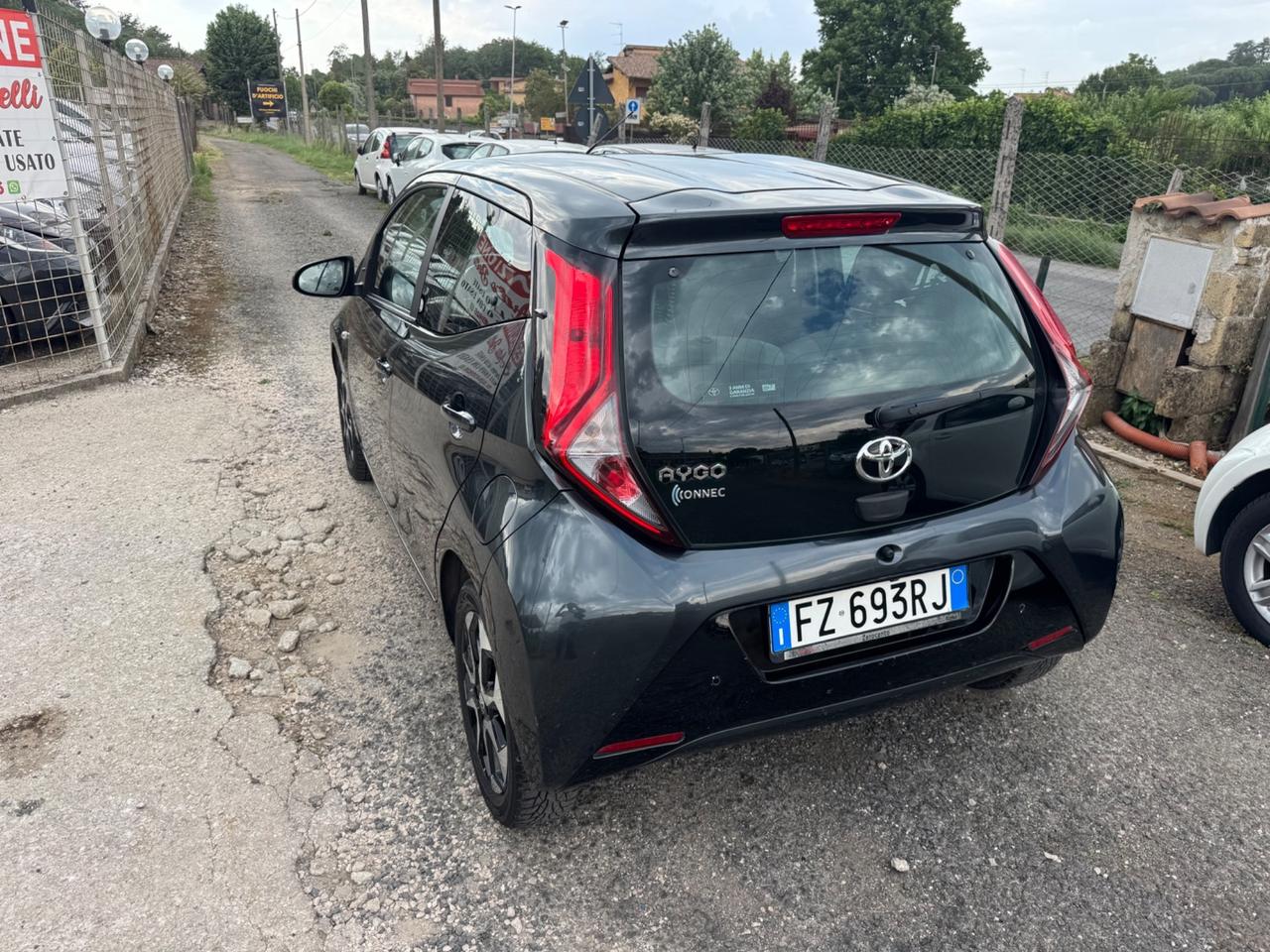 Toyota Aygo Connect 1.0 VVT-i 72 CV 5 porte x-play MMT