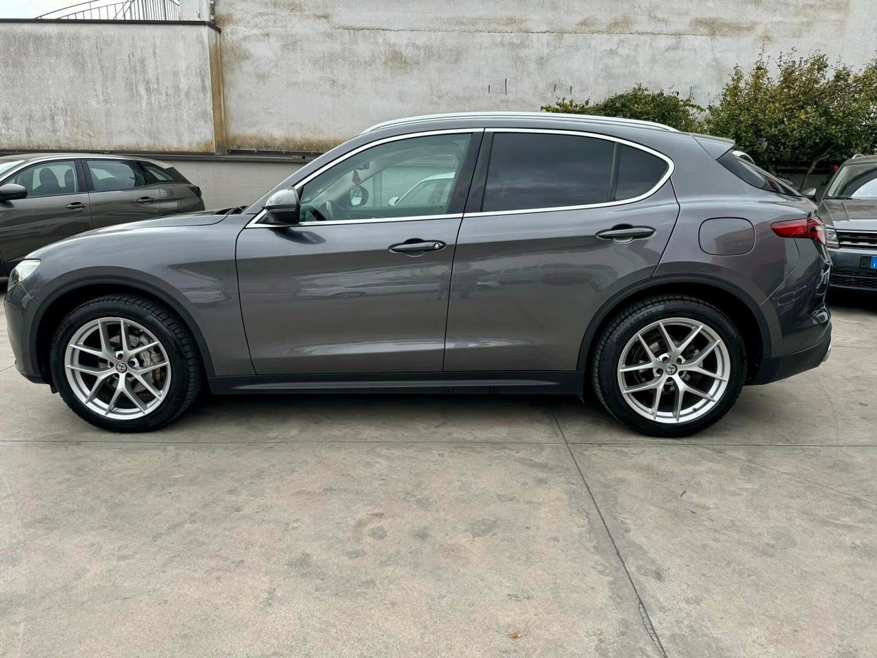Alfa Romeo Stelvio 2.2 Turbodiesel AT8 Q4 Executive con Gancio traino Originale