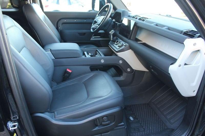 Land Rover Defender 3.0 D6 200 90 SE AWD auto.