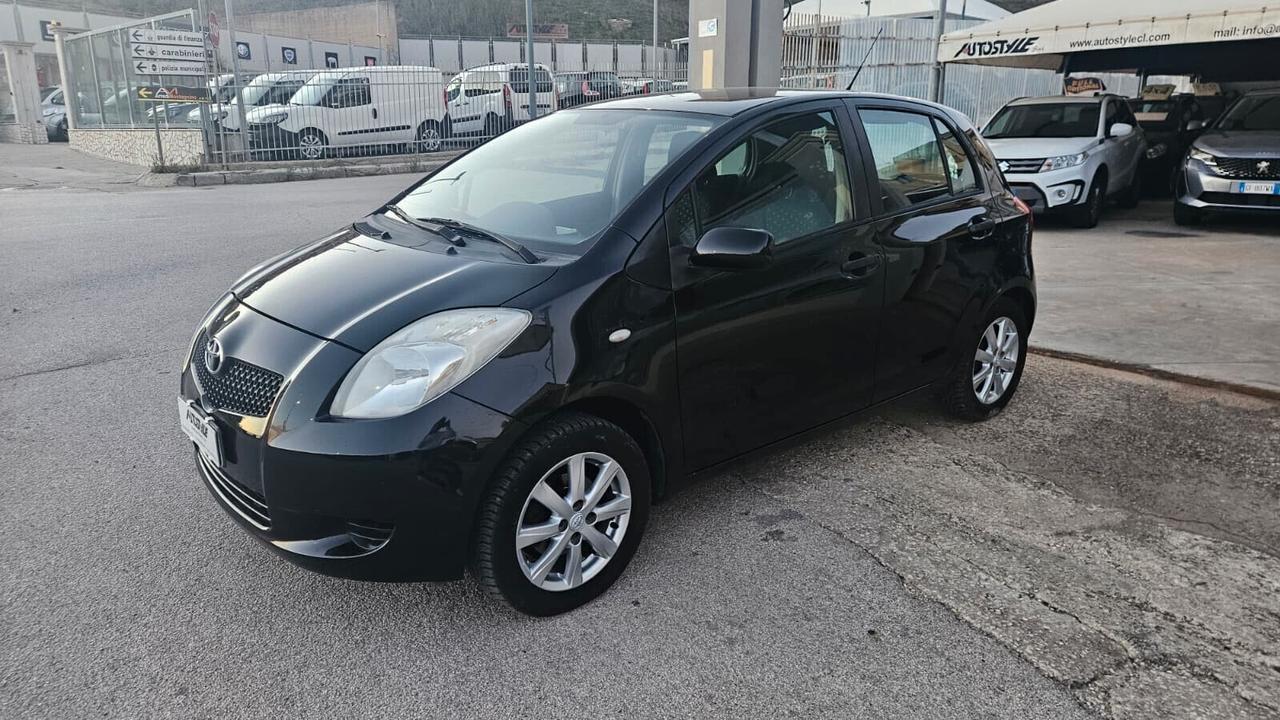 Toyota Yaris 1.0 benzina 5 porte