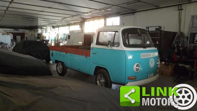 VOLKSWAGEN T2 26B1 con cassone completamente restaurato