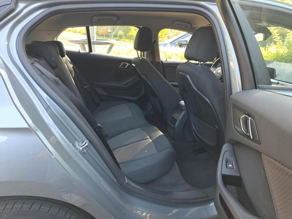 BMW 116D 115CV 6M. BUSINESS ADVANTAGE ( FARI LED - BMW DIGITAL COCKPIT - CRUISE - NAVI - MIRROR - PDC )